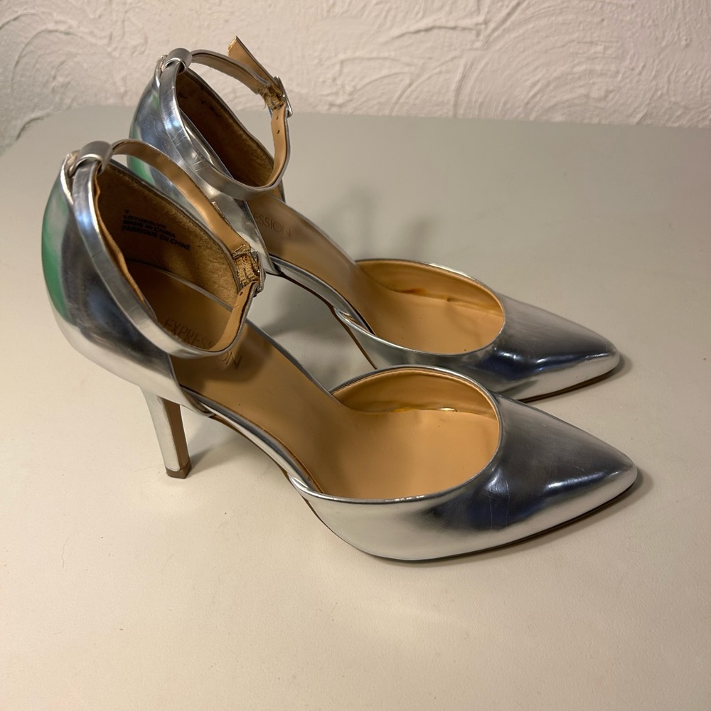 Expressions 4” Silver Ankle Strap Pointy Toe Heels Size 7